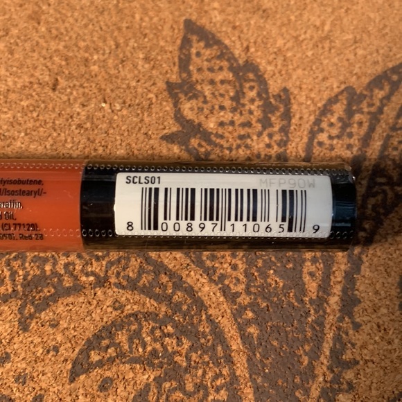 NEW- NYX Super Cliquey Matte Lipstick On the DL - Picture 3 of 4